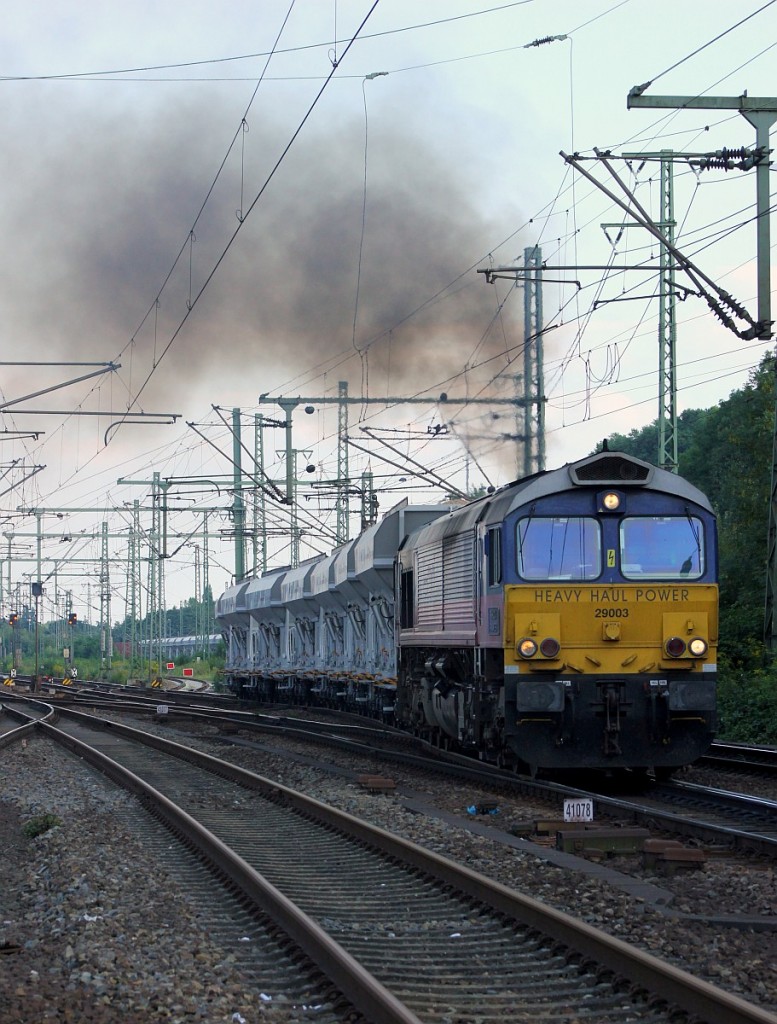 Keine Dampflok...die HHPI/BRLL 29003/ 266 015-7  Rhoda Painter  verlässt hier mit einem 46 Wagen Faccns GATX Ganzzug den alten Gbf HH-Harburg Richtung Hafen Hamburg. 29.08.2015