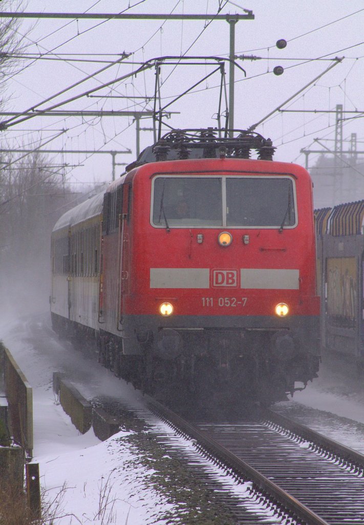 Keine neu lackierte 120 nee 111 052-7 kam mit dem Mess Nbz 91723 durch Schleswig gefahren. 20.03.2013