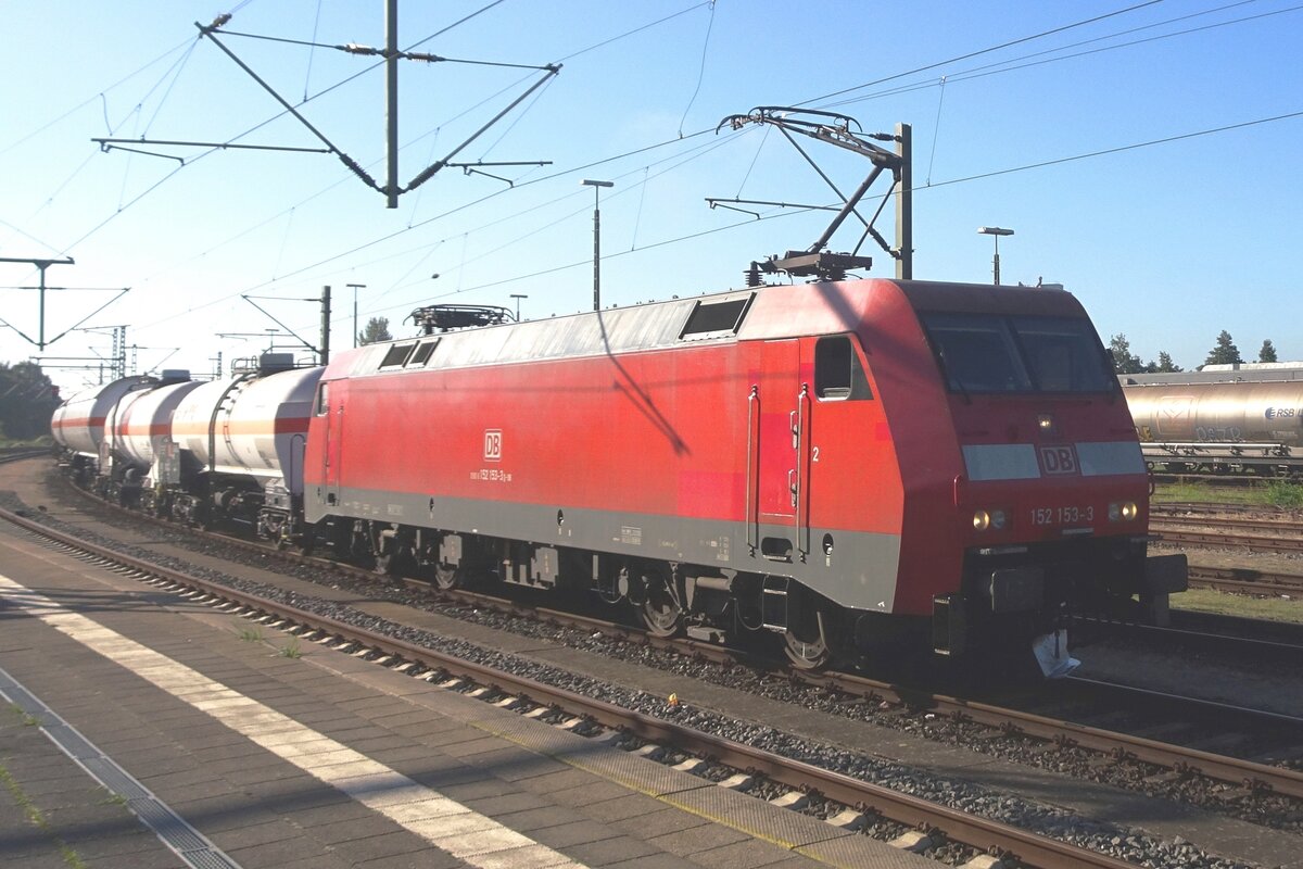 Kesselwagenzug mit 152 153 treft am 21 September 2022 in Itzehoe ein.