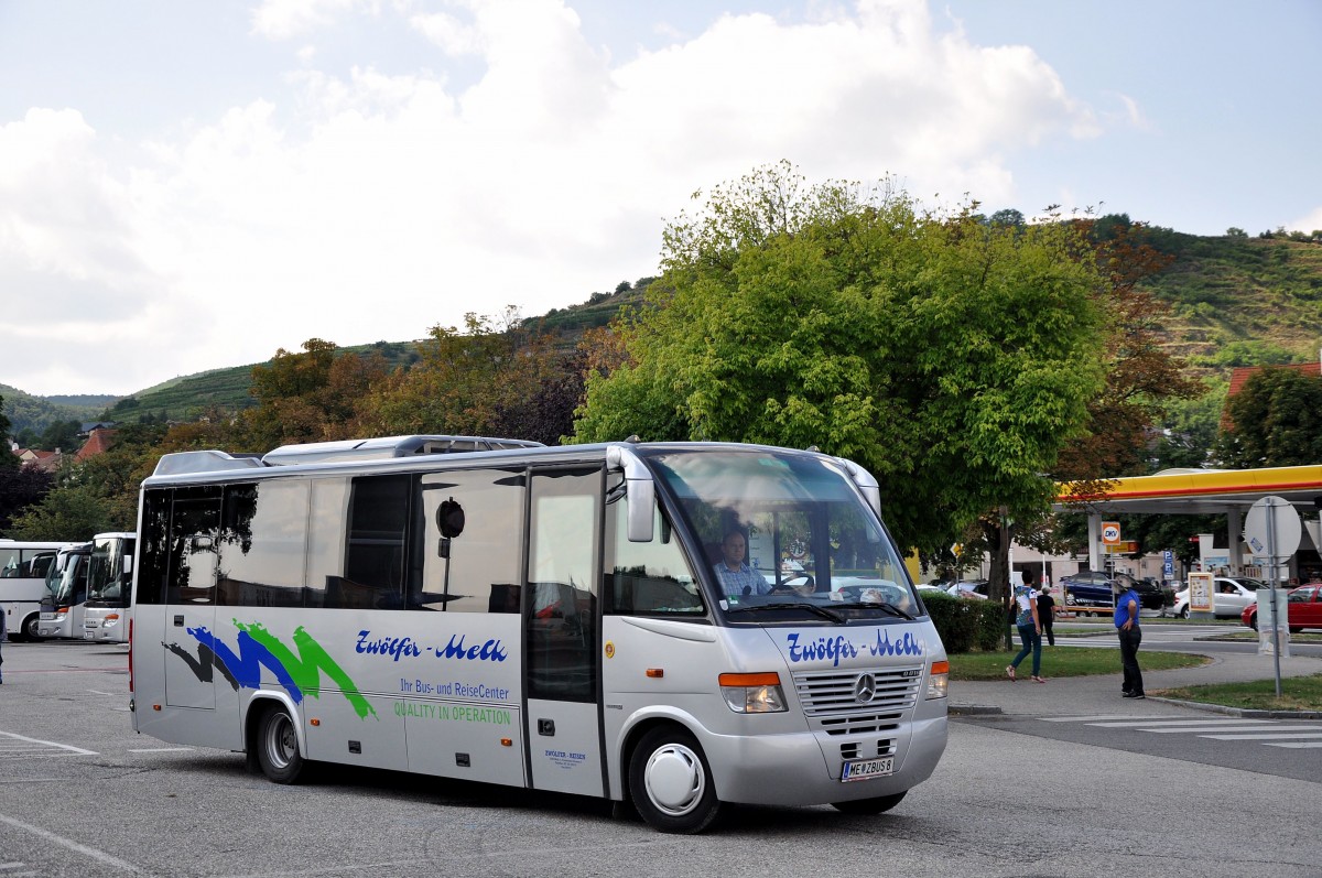 Kleinbus MERCEDES BENZ O 818 von ZWLFER Reisen/Niedersterreich im Aug. 2013 in Krems.