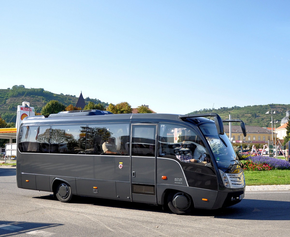 Kleinbus TOYOTA CAETANO Optimo 2200 de Luxe aus Deutschland im September 2013 in krems unterwegs.