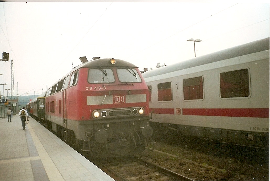Kleine Sensation war es als ich in Bergen/Rügen das erste Mal eine 218 sah.Hier war es 218 413 die mit einem Sonderzug zum Fotohalt in Bergen/Rügen hielt.