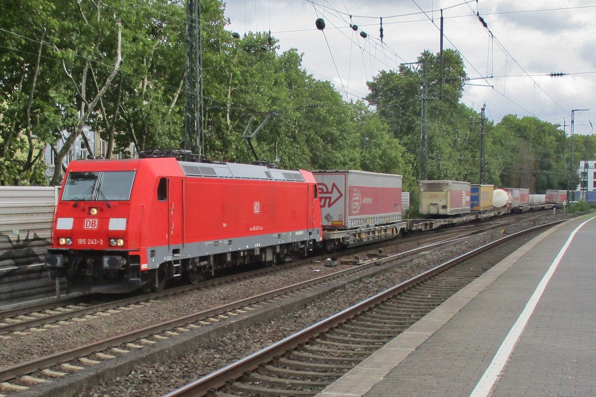 KLV mit 185 243 durchfahrt am 4.Oktober 2017 Kln Sd.