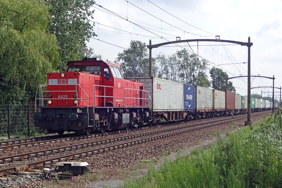 KLV mit 6423 passiert Hulten am 16 Augustus 2019.