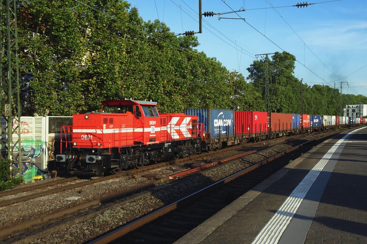 KLV mit RheinCargo DE81 durchfahrt am 22 September 2021 Köln Süd.