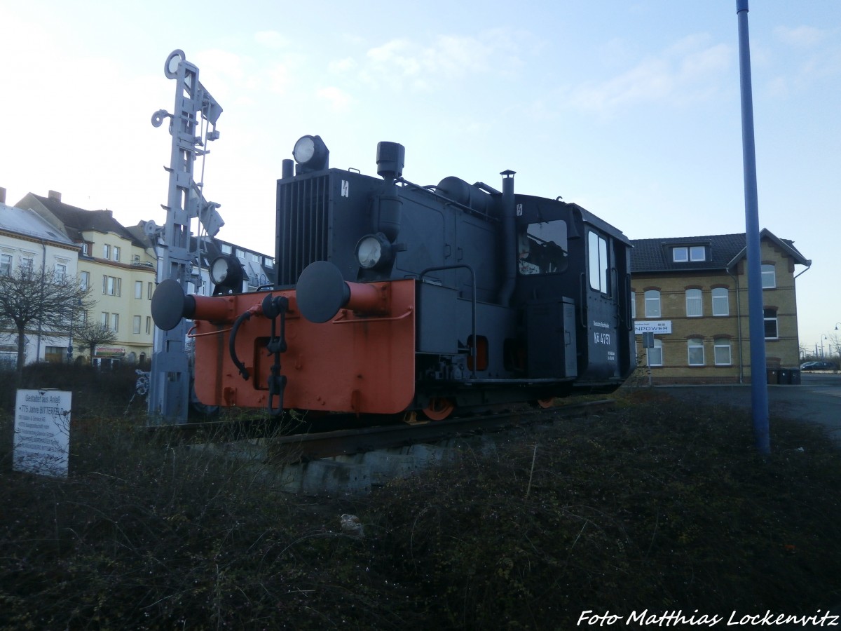 K 4751 Rbd Halle/Saale Bw Bitterfeld auf dem Bahnhofsvorplatz ausgestellt am 28.2.15