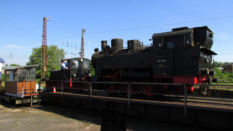 K�f VL1 und 89 906 standen am 04.Mai.2014 auf der Drehscheibe im BW Hanau.
Hier beim Lokschuppen-Fest