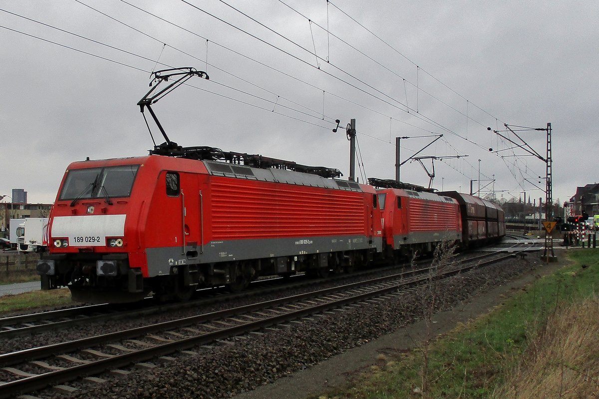 Kohlezug mit 189 029 verlässt Venlo am 18 März 2017.