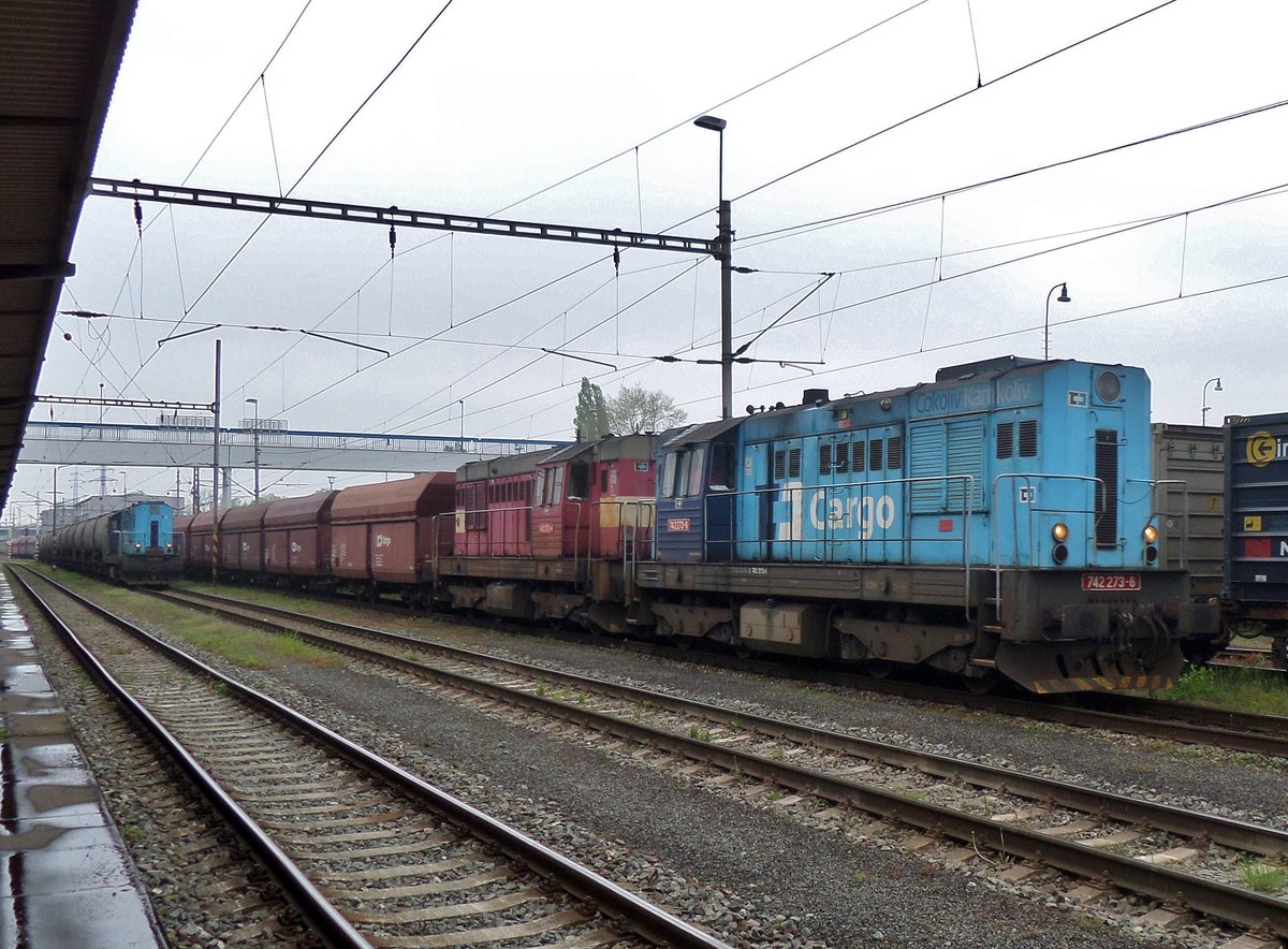 Kohlezug mit 742 273 rangiert am 4 Mai 2016 in Ostrava hl.n.