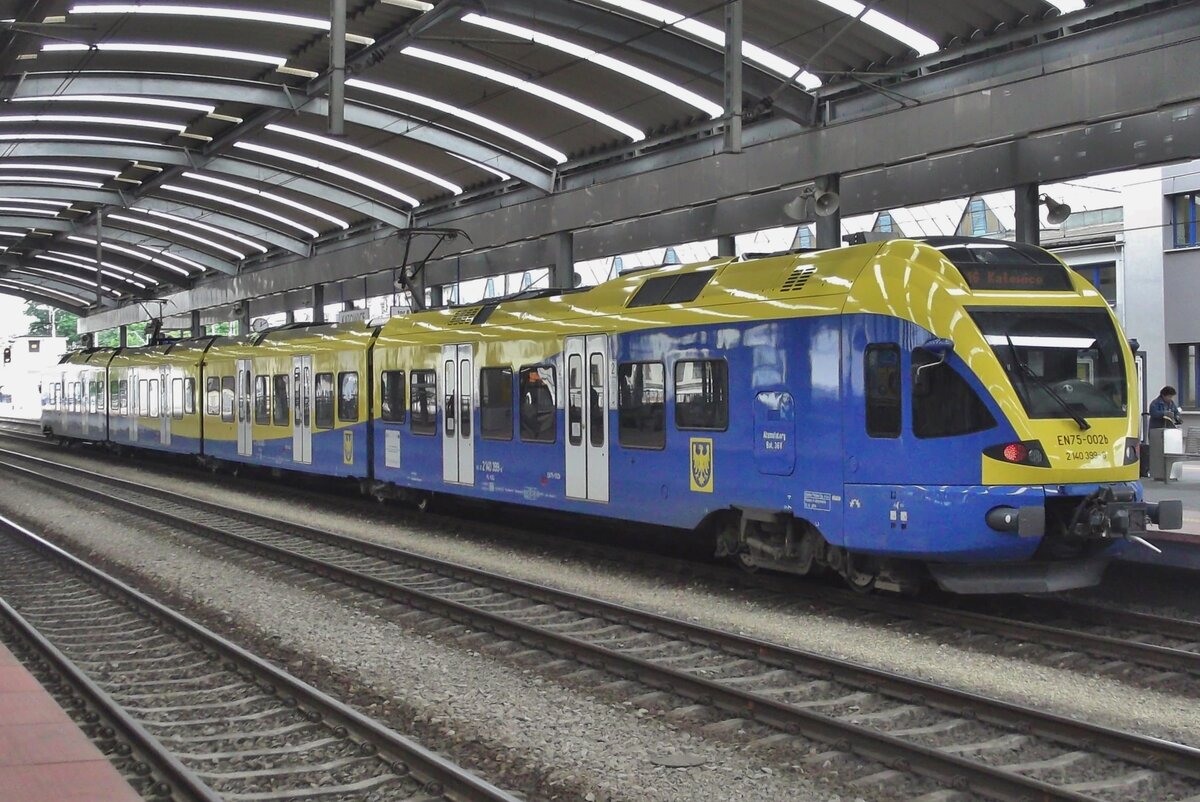 KOleje Slaskie EN75-002 steht am 28 M ai 2015 abfahrtbereit in Katowice.