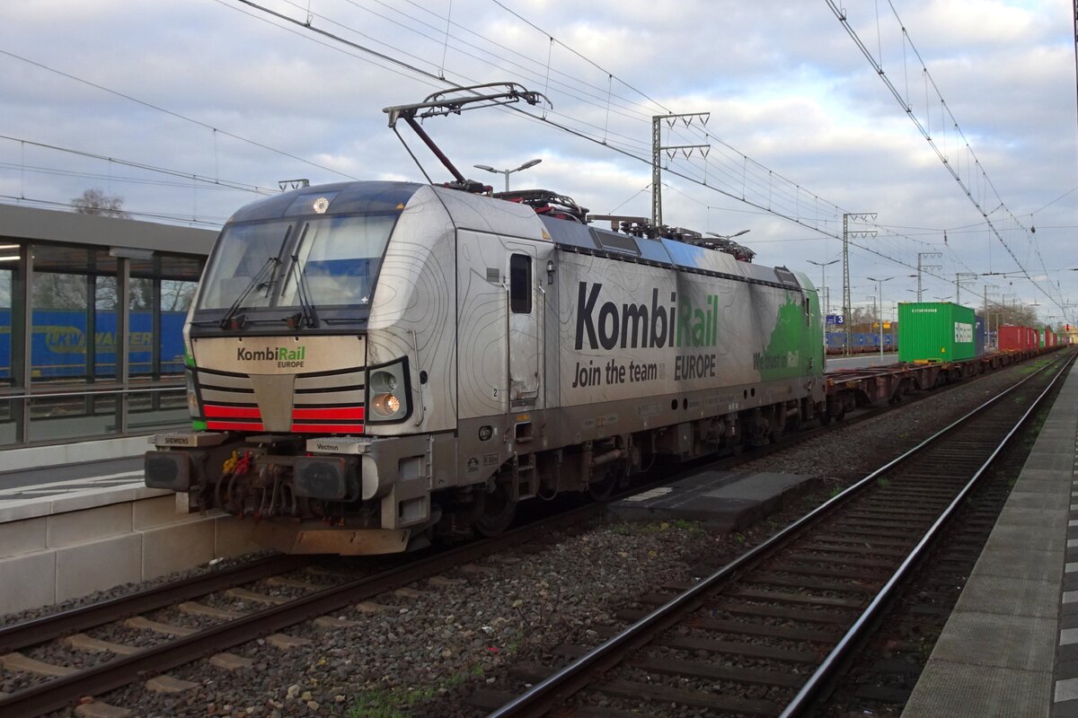 KRE 193 128 halt am Abend von 16 März 2024 in Emmerich. 