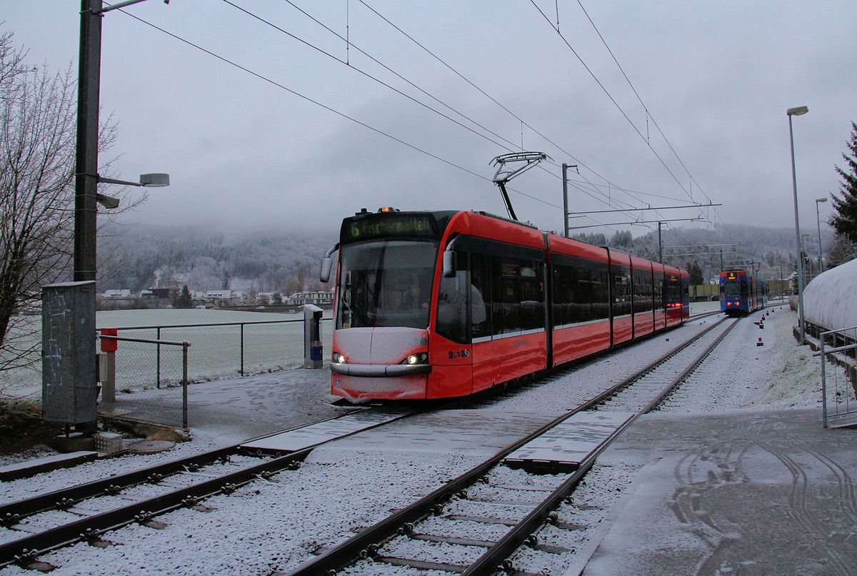 Kreuzung des Bernmobil Trams 763 mit dem RBS-Tram 86, Seidenberg bei Muri. 1.Februar 2018 