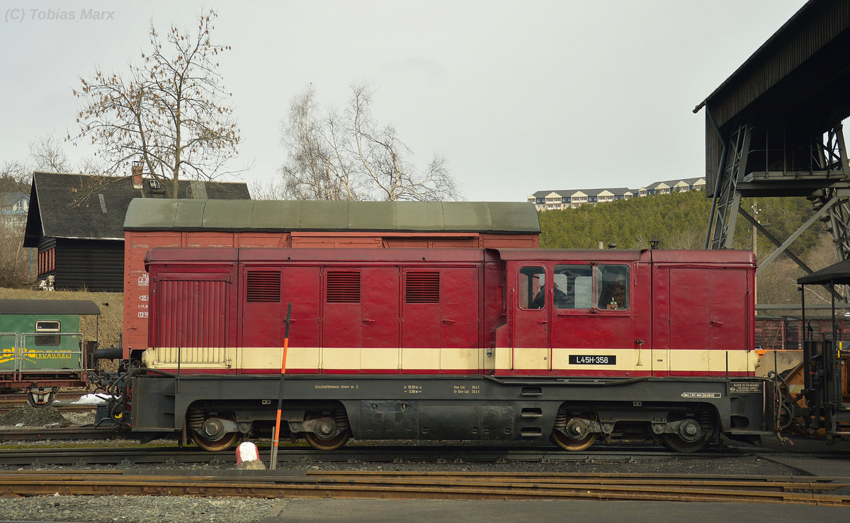 L45H-358 wurde in Rumänien im Jahr 1969 in Bukarest gebaut. Sie ist hauptsächlich für das rangieren zuständig, wie am 30.03.2016 in Oberwiesenthal