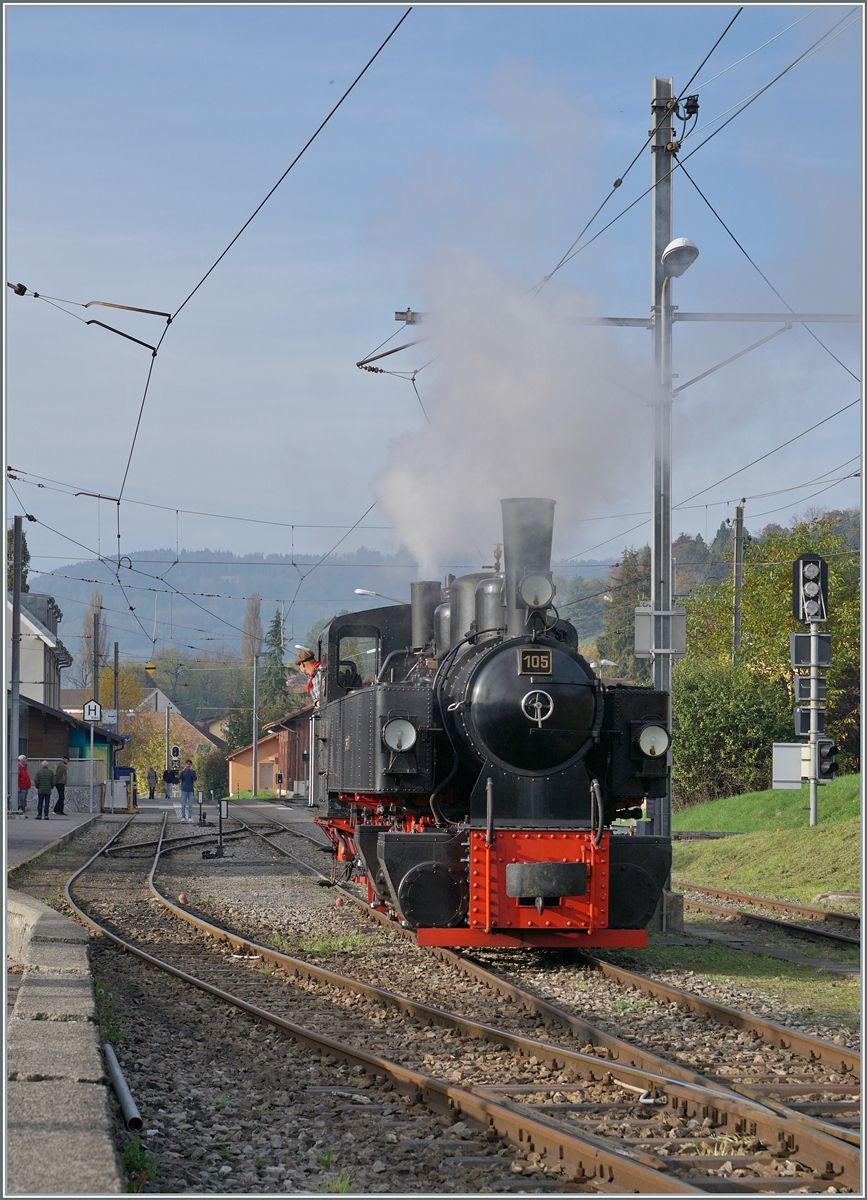 La DER de la Saison / Das Saison Ende der Blonay Chamby Bahn 2024 - Seit einigen Jahren zeigt die Blonay Chamby Bahn zum Saison Ende mit einem verdichteten Fahrplan noch einmal ihren herrlichen Fahrzeuge im Einsatz. In Blonay angekommen wird rangiert, damit die SEG G 2x 2/2 105 ihren Zug wieder nach Chaulin zurück zeihen kann. 

27. Okt. 2024