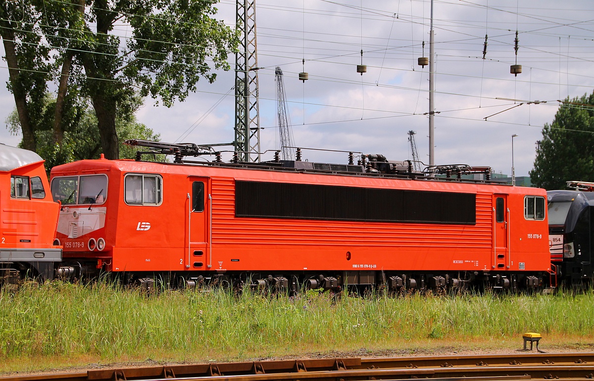 LEG 155 078-9(REV/LD X/14.05.14)in Orientrot mit Latz, abgestellt in Hamburg Hohe Schaar. 29.05.2014