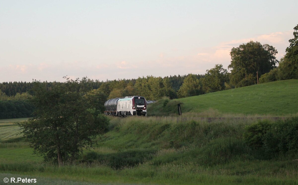 LEG 159 228 zieht am Abend den Kesselzug nach Sand Bayern bei Escheldorf. 21.06.21