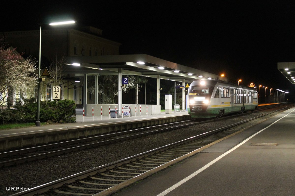 Leider ein Unbekannt gebliebener VT wartet als letzte OPB des Tages als OPB79753 Marktredwitz - Weiden in Wiesau/Oberpfalz auf die Weiterfahrt. 09.04.16