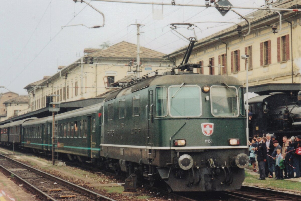 Leider war es am 20 Mai 2006 trübes Wetter, wann 11158 in Domodossola fotografiert wurde.