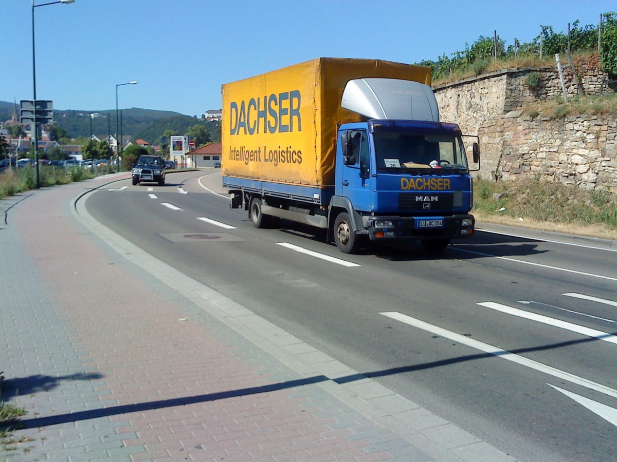 LKW MAN Motorwagen mit Pritschen-Planen Aufbau der Spedition Dachser unterwegs in Bad Drkheim am 16.08.2013