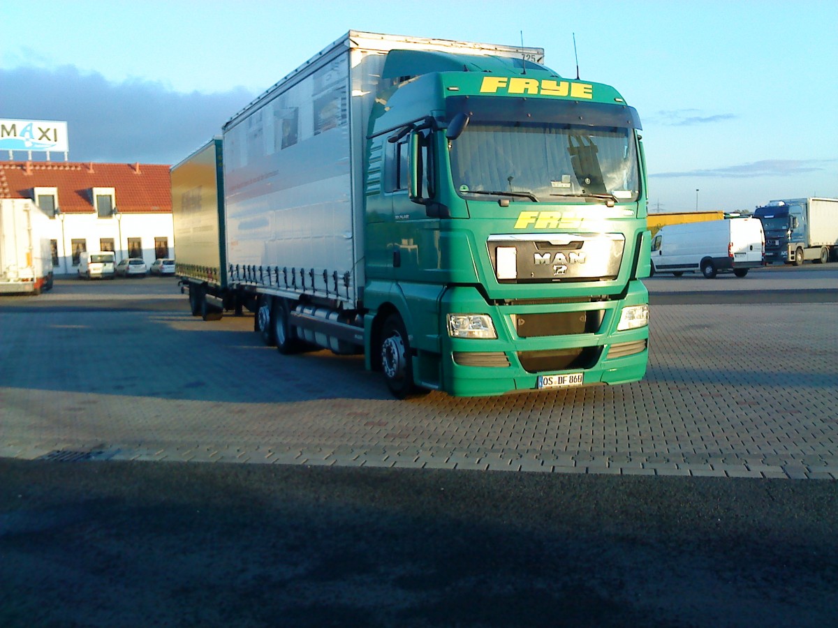 LKW MAN TGA Gliederzug der Spedition Frye auf dem Autohof in Grnstadt am 18.09.2013