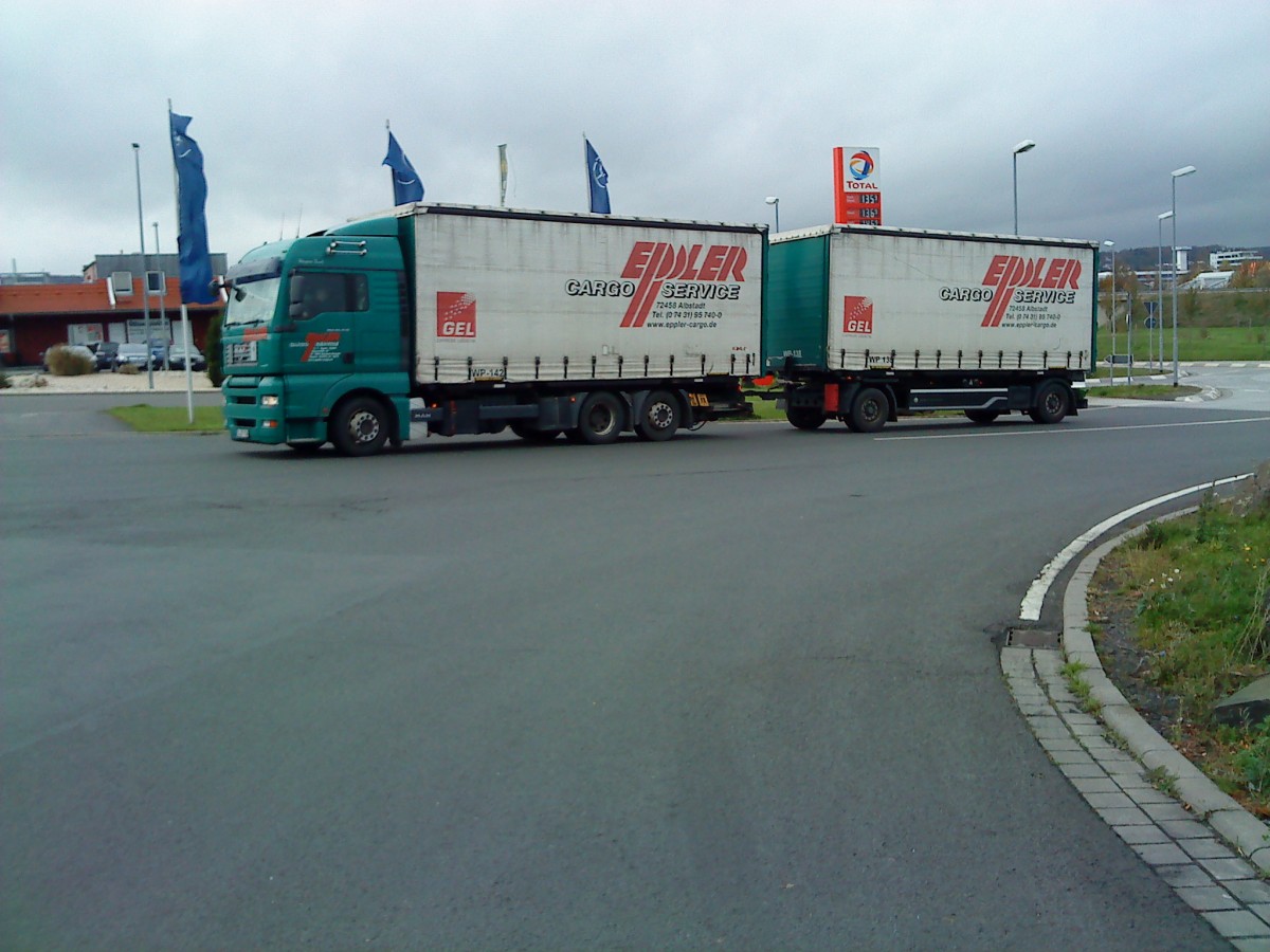 LKW MAN TGX Jumbozug der Spedition Eppler Cargo Service auf dem Weg zum Autohof in Grnstadt am 06.11.2013