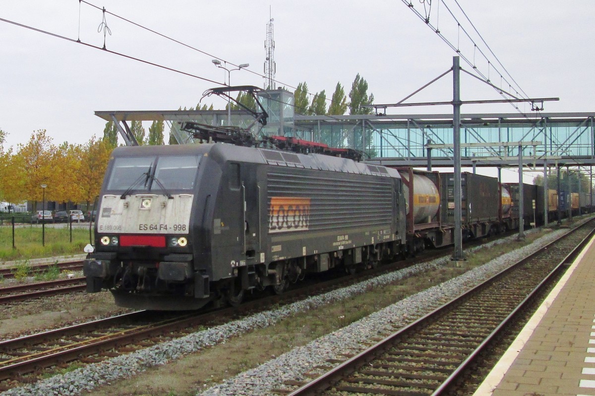 LOCON 189 098 durchfahrt am 24 Oktober 2015 Boxtel.