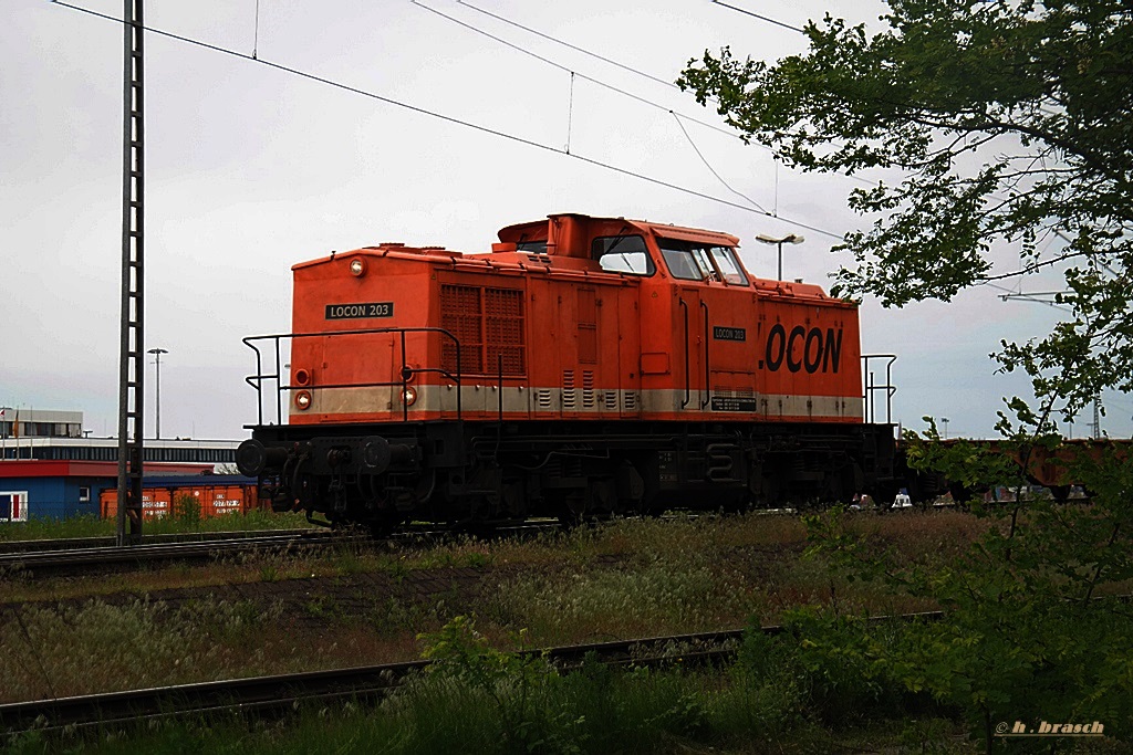 LOCON 203 mit einen leeren containerzug,aufgenommen in hamburg süd am 18,05,14