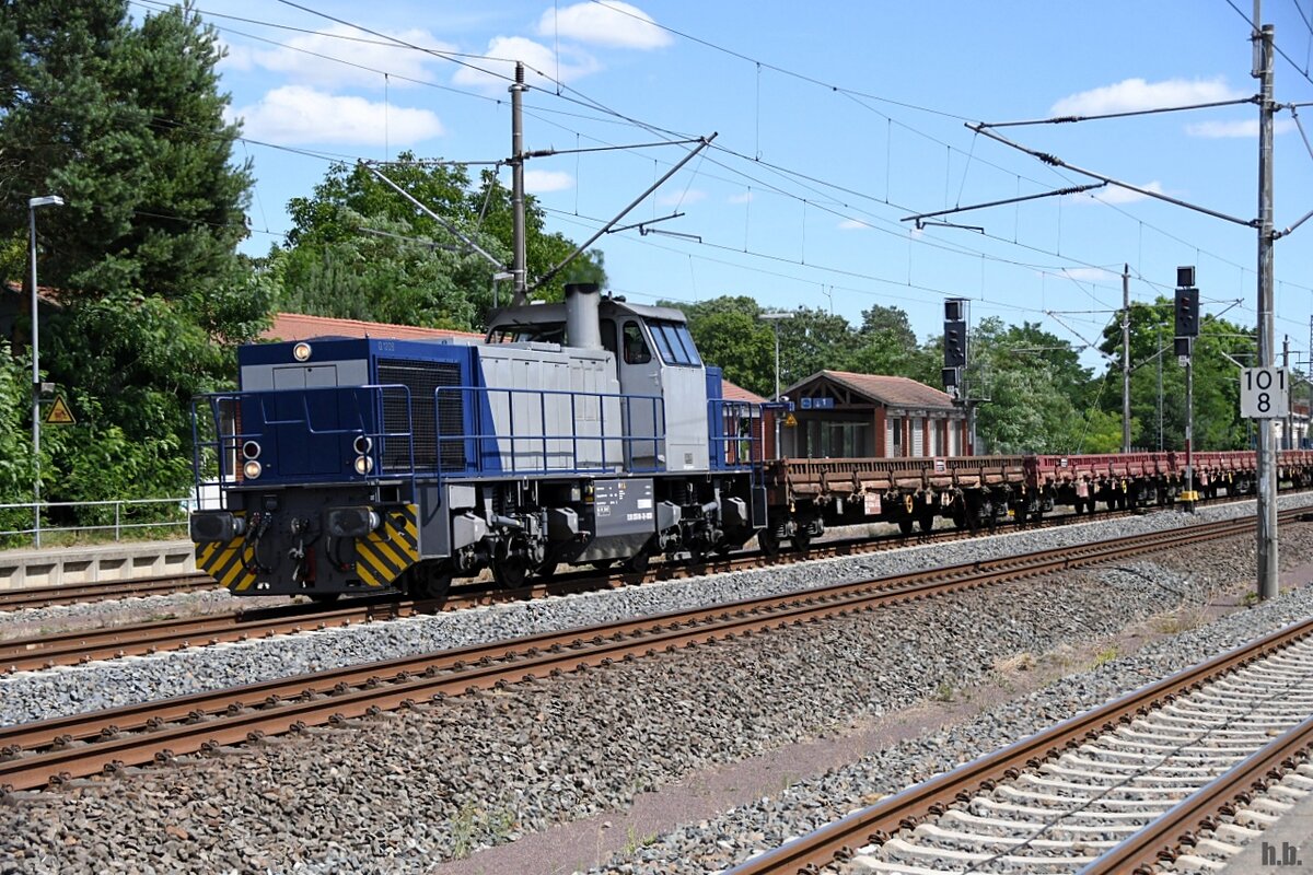 LOCON 275 818-3 zog einen rungenwagenzug durch glöwen,14.07.22