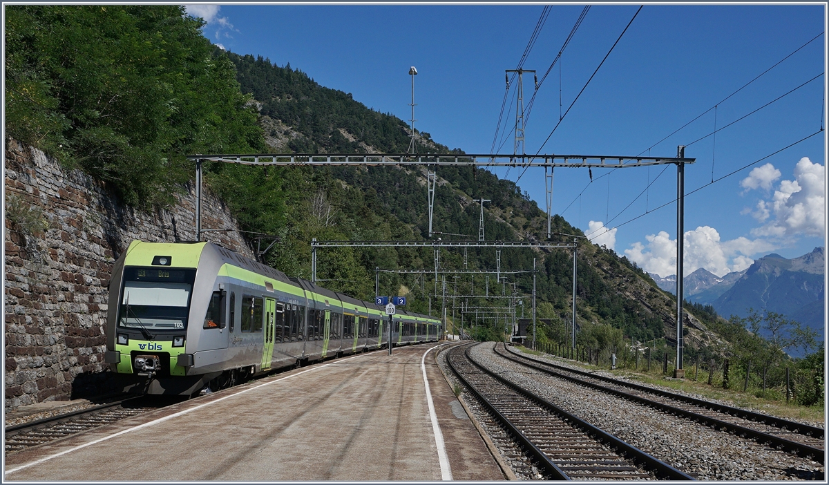 Lötschberger auf der Fahrt nach Brig verlässen Hohtenn.
14. August 2016