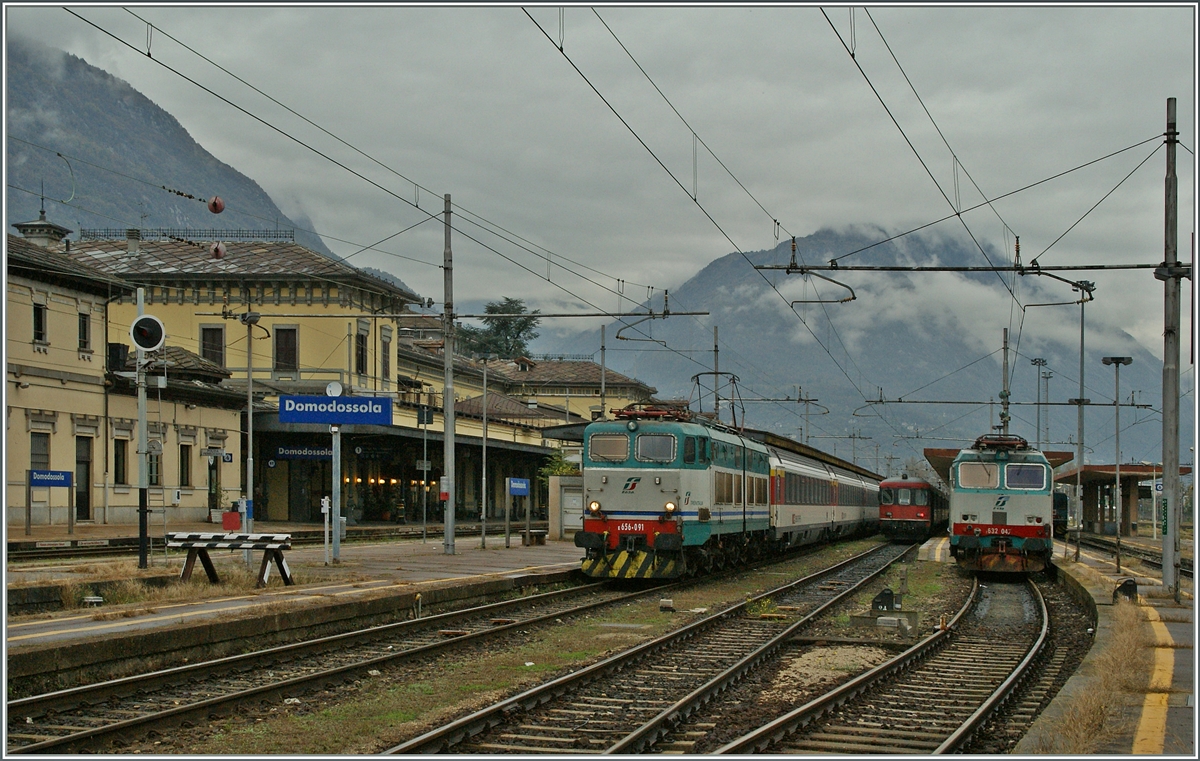 Lokwechsel in Domodossola: Das Abfahrtsignal wurde gegeben, der EC 37 setzt seine Reise nach Venezia fort.
31. Okt. 2013