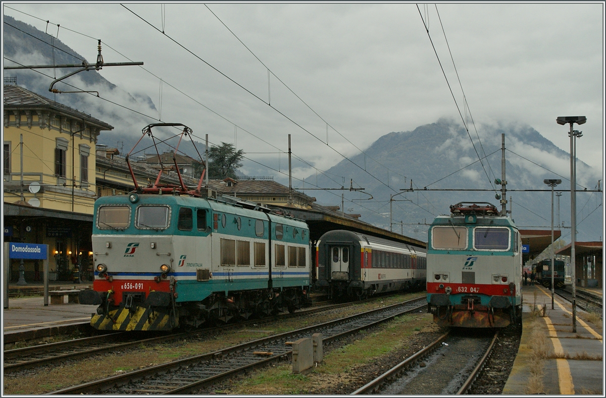 Lokwechsel in Domodossola: 
Die FE 656 091 setzt sich an die Spite des EC 37.
31. Okt. 2013