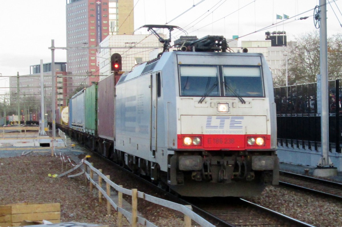 LTE 186 238 durchfahrt am 17 April 2015 Tilburg.