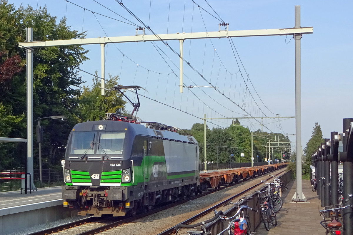 LTE 193 735 schleppt ein leeren KLV durch Oisterwijk am 23 Augustus 2019. 