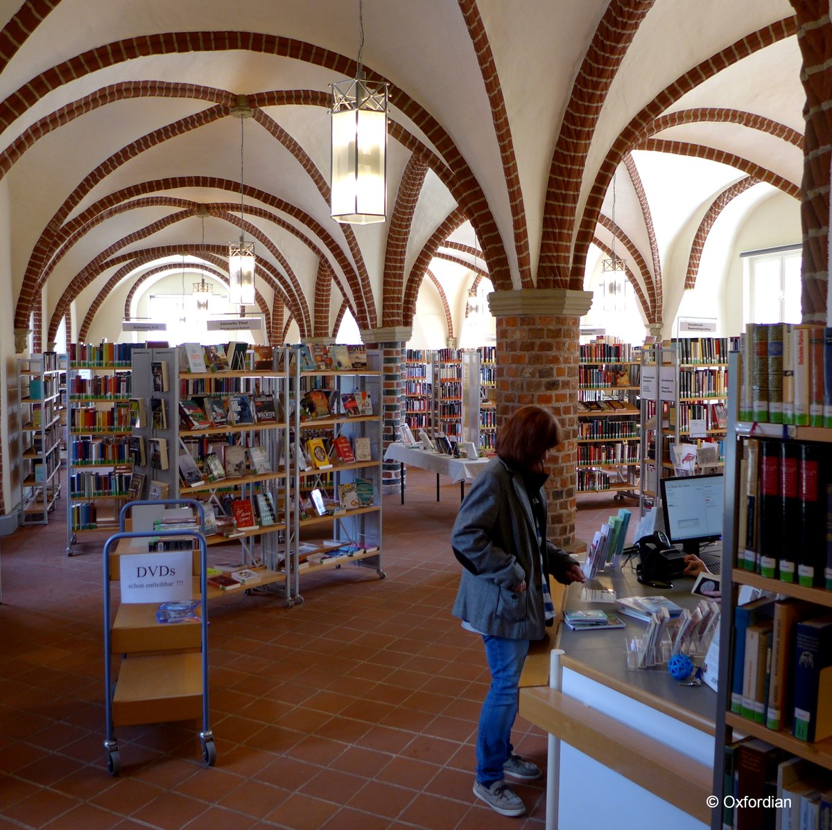 Lüneburg, Öffentliche Bücherei im historischen Gebäude. 