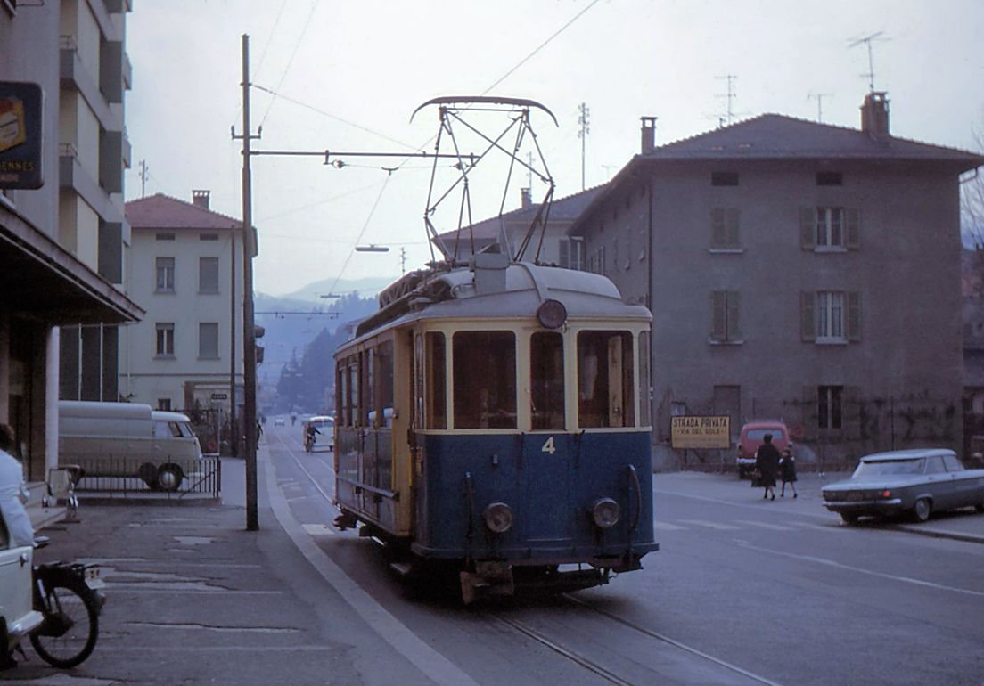 Lugano-Cadro-Dino: Triebwagen 4 unterwegs in Lugano, 4.4.1966. 