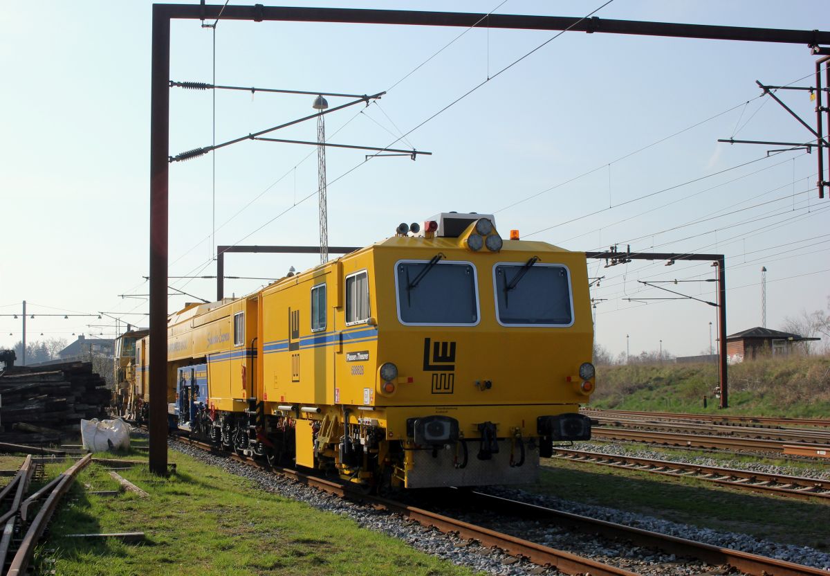 L.W/P&T Dreiwellenstopfmaschine 09-3x 9980 9121 011-7. Pattburg 07.04.2019