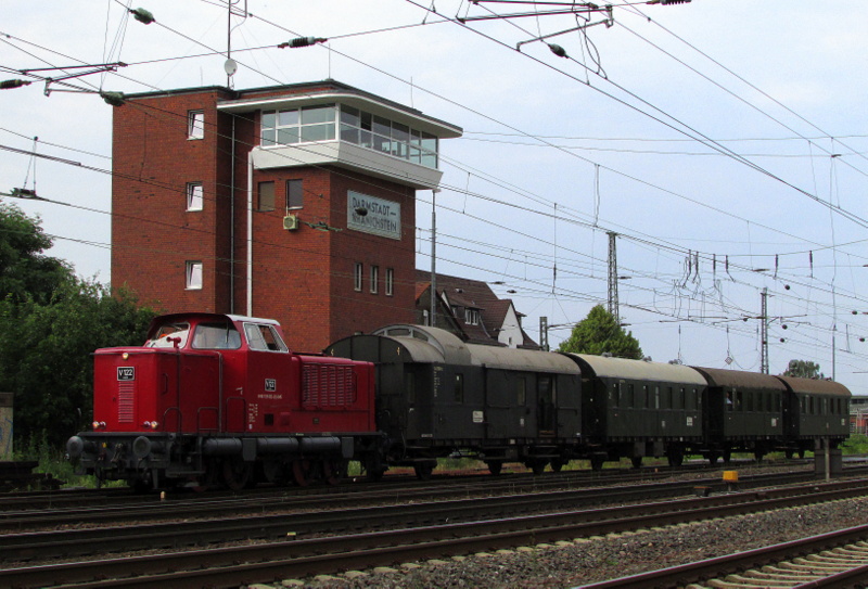 Mak 1200 D  V122  bei der Ausfahrt aus Darmstadt Kranichstein.Sie geh�rt zur Bahnwelt Darmstadt und war am 01.Juni.2014 mit dem letzten Pendelzug nach Darmstadt Hbf unterwegs.
