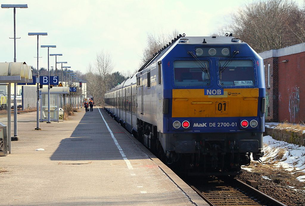 MaK DE 2700-01/251 001-4 als Schublok einer NOB nach Hamburg-Altona. Husum 31.03.2013