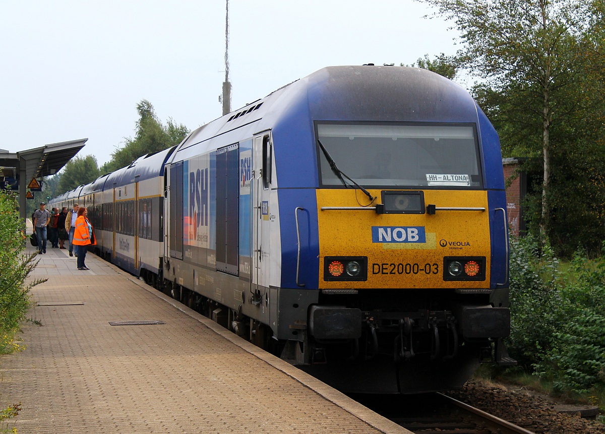 Mal sehen ob sie der Marschbahn erhalten bleiben oder ob die NOB das gleiche Schicksal ereilt wie andere Veolia-Ableger... RSH  223 055-5 oder DE2000-03 als Schublok einer NOB nach Hamburg. 08.09.2013