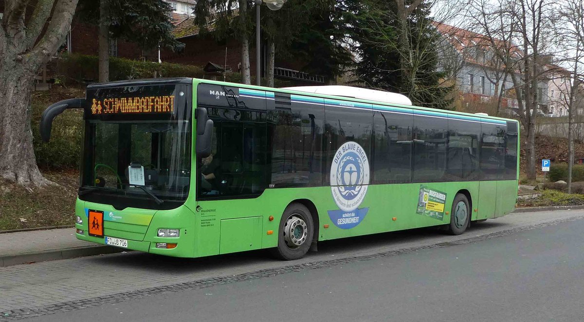 MAN Lion`s City von RhnEnergie steht am Bahnhof in Hnfeld, 12-2018