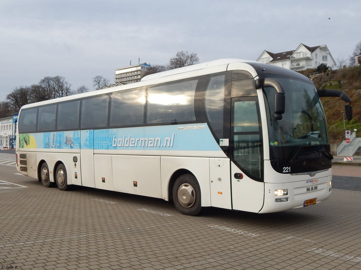 MAN Lion's Coach von Betuwe Express aus den Niederlanden im Stadthafen Sassnitz.