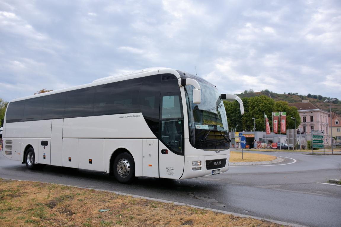 MAN Lion`s Coach von Daf Tours aus der Sk 2017 in Krems.