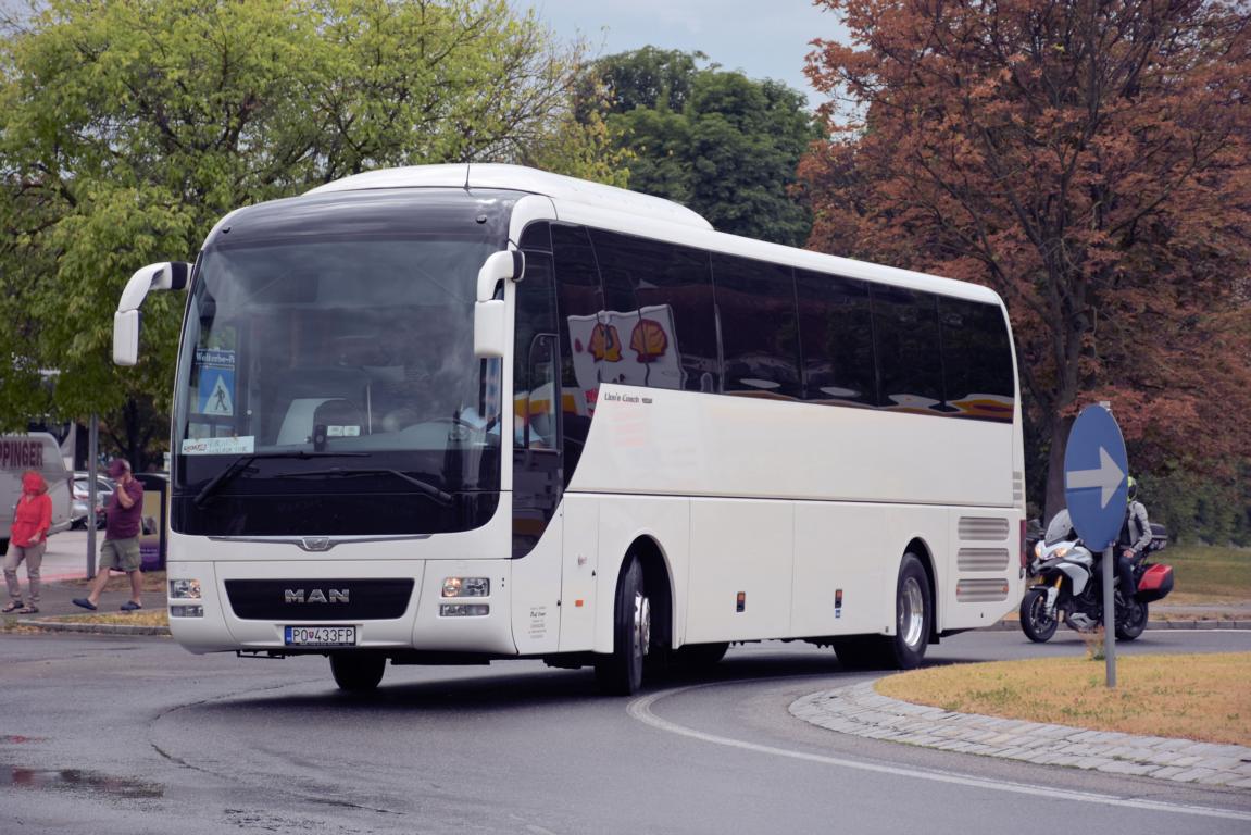 MAN Lion`s Coach von Daf Tours aus der Sk 2017 in Krems.