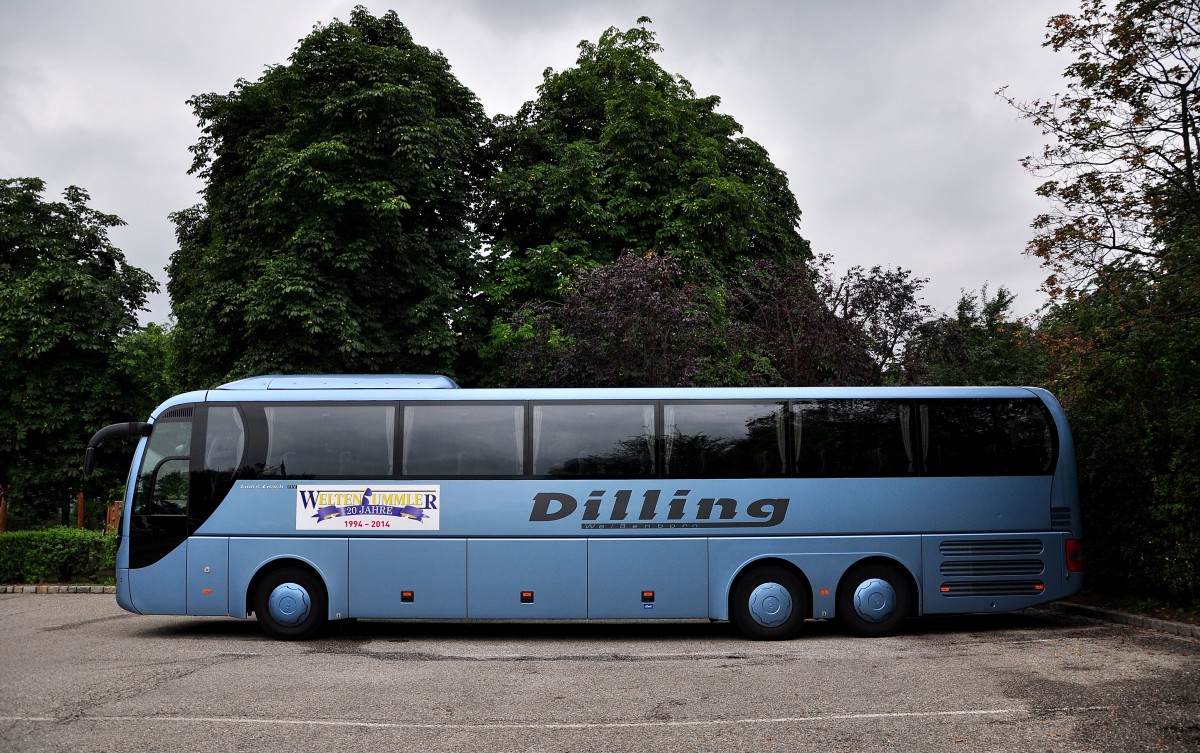 MAN Lions Coach von Dilling Reisen aus der BRD am 1.August 2014 in Krems gesehen.