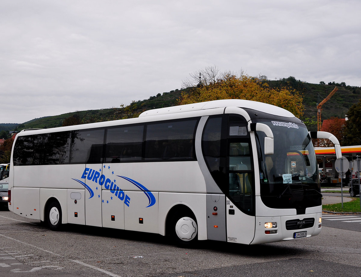 MAN Lions Coach von Euroguide.hu in Krems unterwegs.