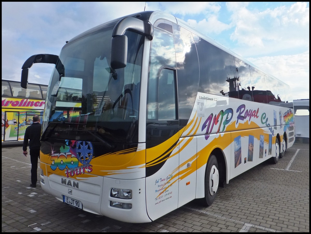 MAN Lion's Coach von JobTours aus Deutschland im Stadthafen Sassnitz.