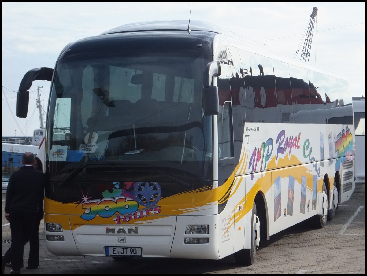 MAN Lion's Coach von JobTours aus Deutschland im Stadthafen Sassnitz.