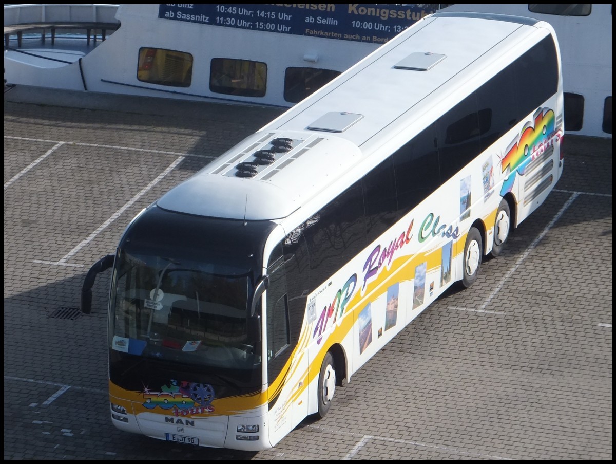 MAN Lion's Coach von JobTours aus Deutschland im Stadthafen Sassnitz.