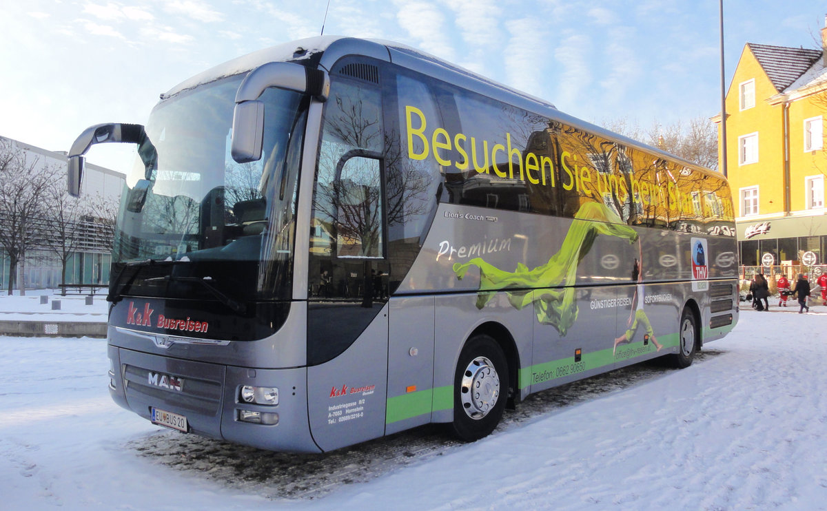 MAN Lion`s Coach von K & K Busreisen aus sterreich in Wien vor der  Messe Wien  gesehen.