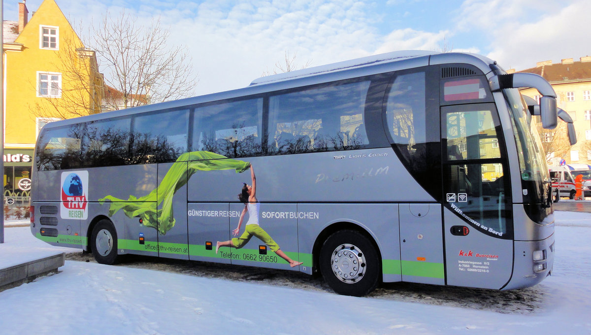 MAN Lion`s Coach von K & K Busreisen aus sterreich in Wien vor der  Messe Wien  gesehen.